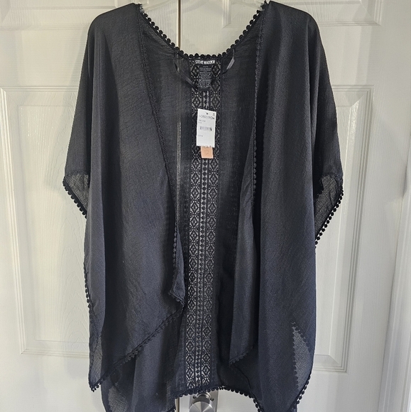 NWT Steve Madden Lace Inset Lightweight Knit Ruana w crochet. BLACK - Picture 4 of 7